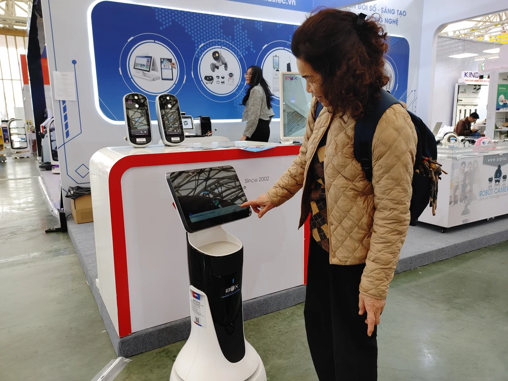 Hội chợ Mùa Xuân 2026: Từ trưng bày sản phẩm đến trình diễn năng lực công nghệ - Ảnh 1.