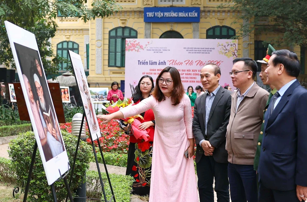 Khai mạc triển lãm ảnh "Xuân Hà Nội 2026" - Ảnh 1.