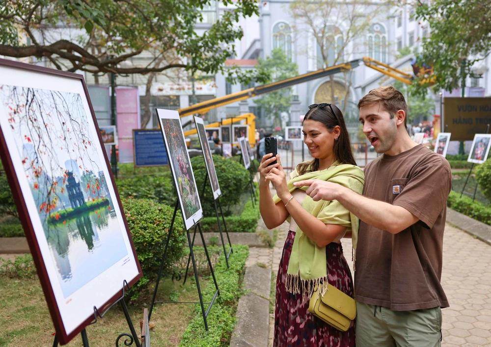 Khai mạc triển lãm ảnh "Xuân Hà Nội 2026" - Ảnh 3.
