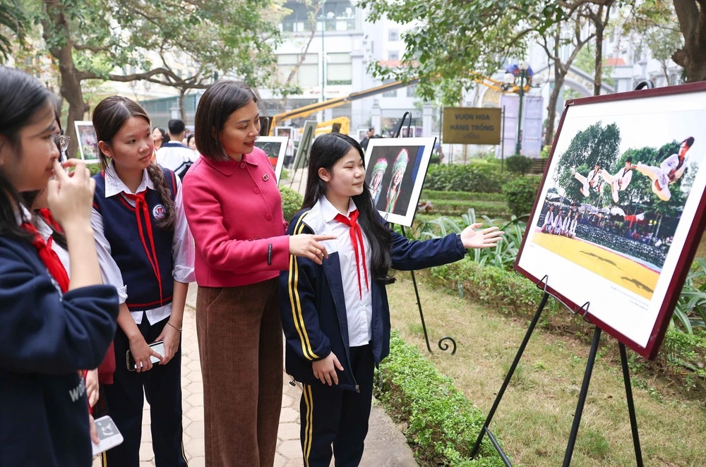 Khai mạc triển lãm ảnh "Xuân Hà Nội 2026" - Ảnh 2.