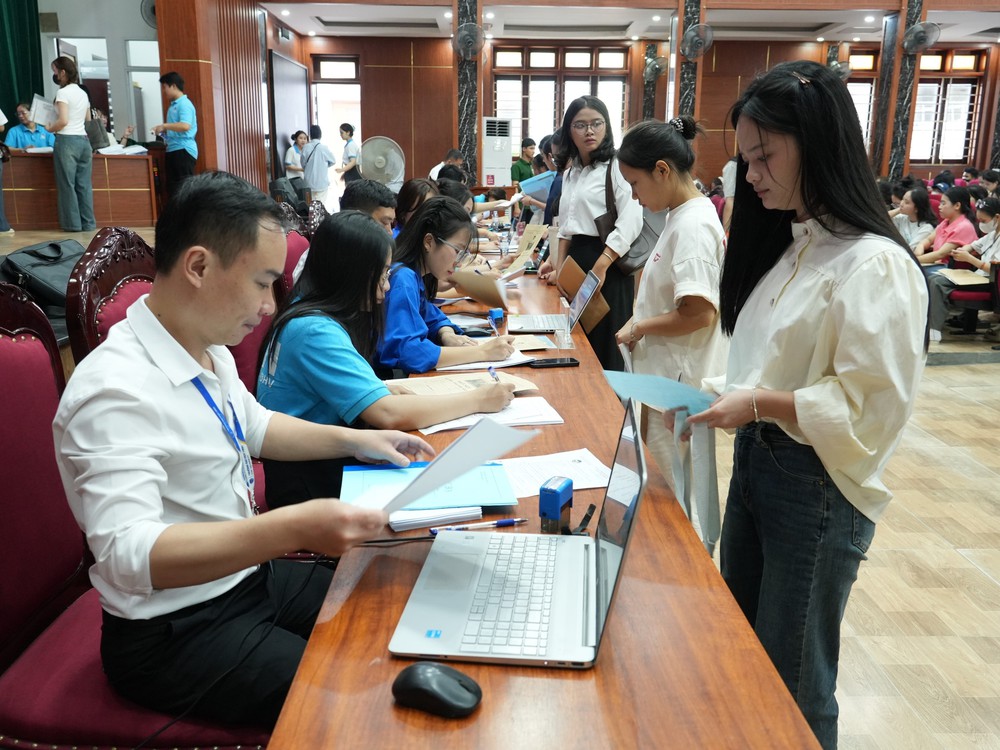 Giới hạn nguyện vọng xét tuyển đại học: Thí sinh mong muốn có lộ trình, giảm tình trạng đăng ký tràn lan, quá tải - Ảnh 2.