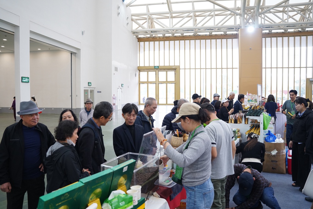 Hội chợ Mùa Xuân – niềm tin song hành cùng dòng chảy sản vật - Ảnh 2.