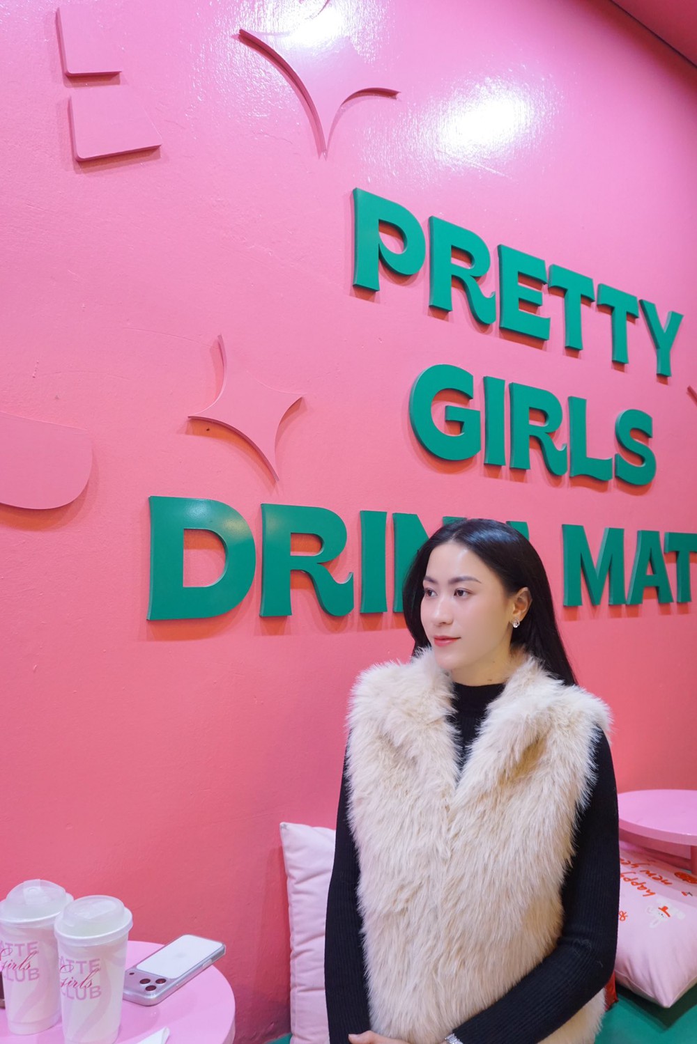 Kiều Trinh vừa đăng tải hình ảnh mới nhất của cô và lập tức nhận được nhiều lời khen về vẻ ngoài như hoa khôi