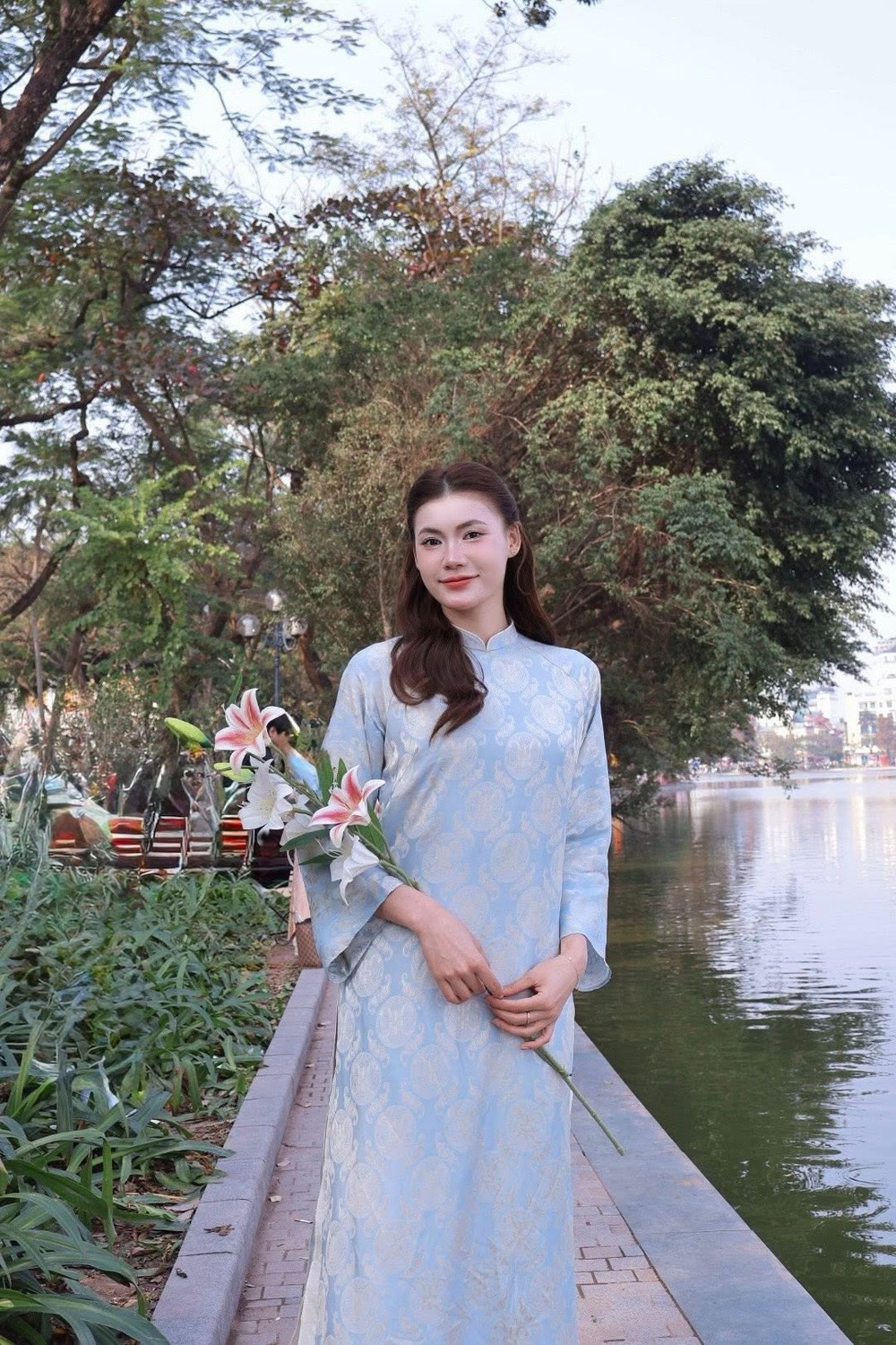 Dàn 'hot girl' bóng chuyền Việt Nam gây sốt với vẻ đẹp khác lạ trong tà áo dài đón Tết - Ảnh 2.