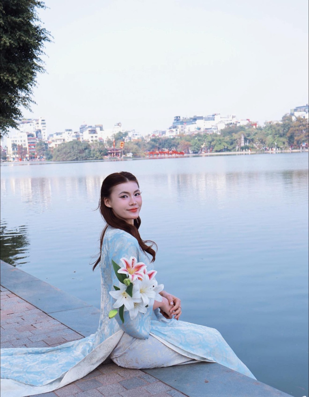 Dàn 'hot girl' bóng chuyền Việt Nam gây sốt với vẻ đẹp khác lạ trong tà áo dài đón Tết - Ảnh 3.