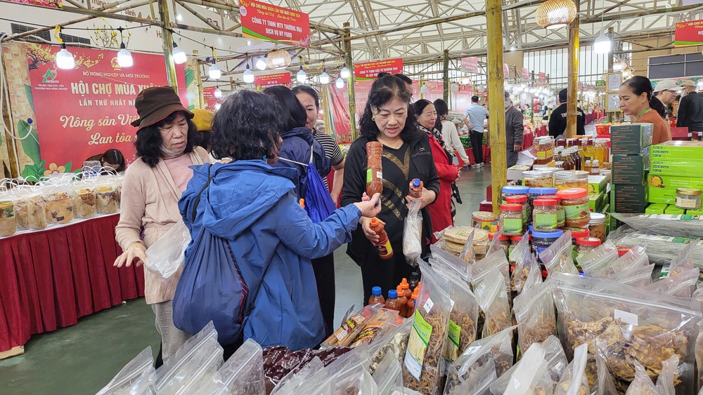 Hội chợ Mùa Xuân – niềm tin song hành cùng dòng chảy sản vật - Ảnh 1.