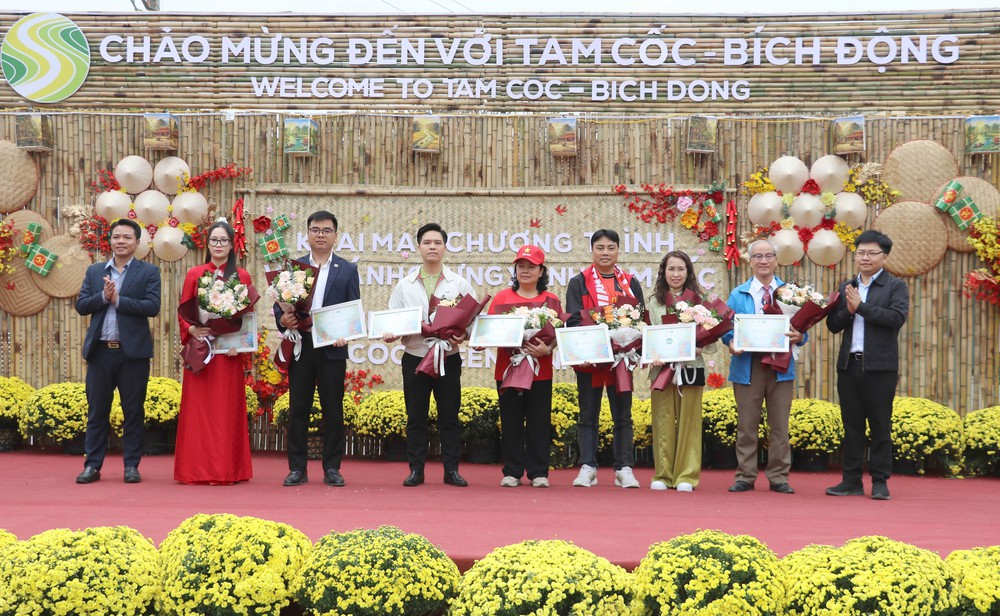 Ngày hội gói bánh chưng: Tôn vinh, gìn giữ nét đẹp Tết cổ truyền - Ảnh 6. Ngày hội gói bánh chưng: Tôn vinh, gìn giữ nét đẹp Tết cổ truyền - Ảnh 6.