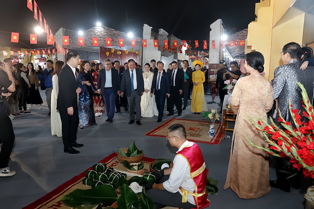 Khai mạc Happy Tết 2026: Trải nghiệm nét văn hóa truyền thống tại Hoàng thành Thăng Long - Ảnh 3.