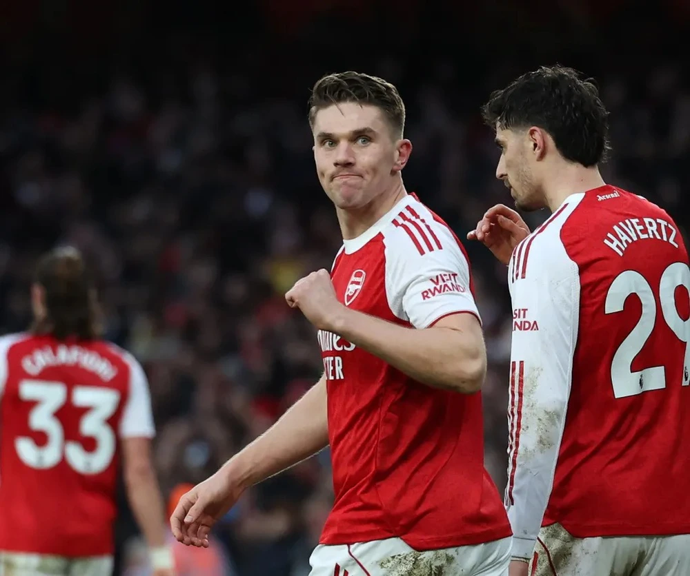 Thắng dễ Sunderland, Arsenal củng cố ngôi đầu Ngoại hạng Anh - Ảnh 2.