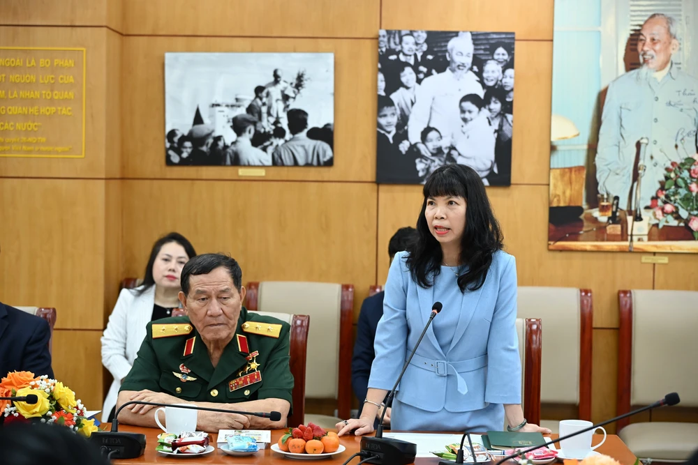 Gặp mặt giao lưu giữa Trung tướng Phạm Tuân và nữ phi hành gia Amanda Nguyễn - Ảnh 1.