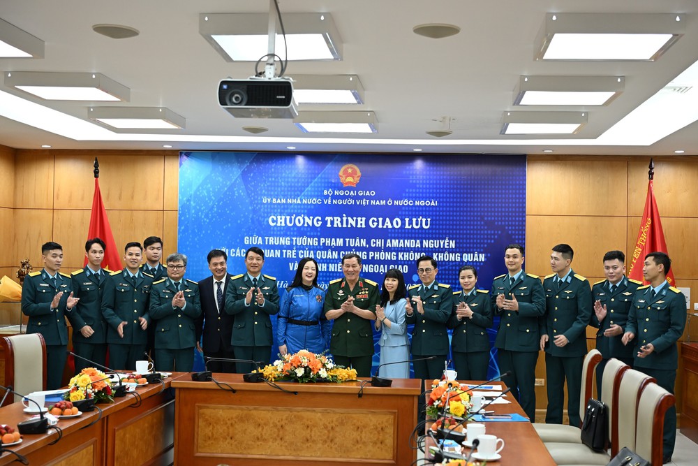 Gặp mặt giao lưu giữa Trung tướng Phạm Tuân và nữ phi hành gia Amanda Nguyễn - Ảnh 5.