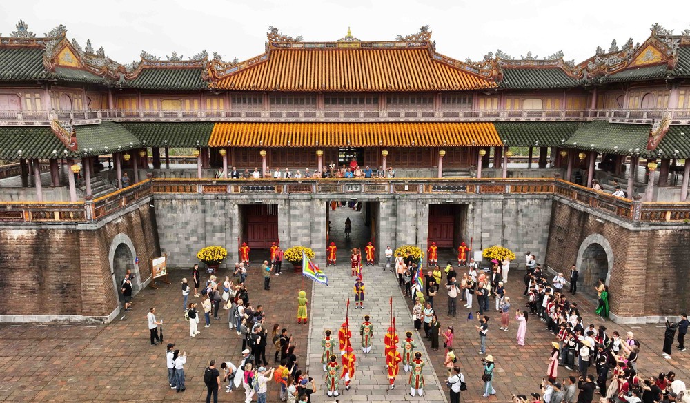 Báo Xuân - Du lịch Việt Nam: "Tăng tốc" & "bứt phá" - Ảnh 2.