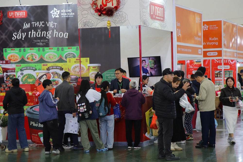 "Tết đến sớm" trong ngày cuối tuần tại Hội chợ Mùa Xuân - Ảnh 6.