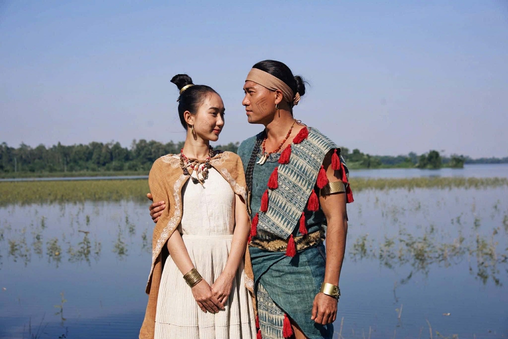 Trang phục trong phim “Huyền tình Dạ Trạch”: Khi văn hóa Đông Sơn bước lên màn bạc - Ảnh 1.