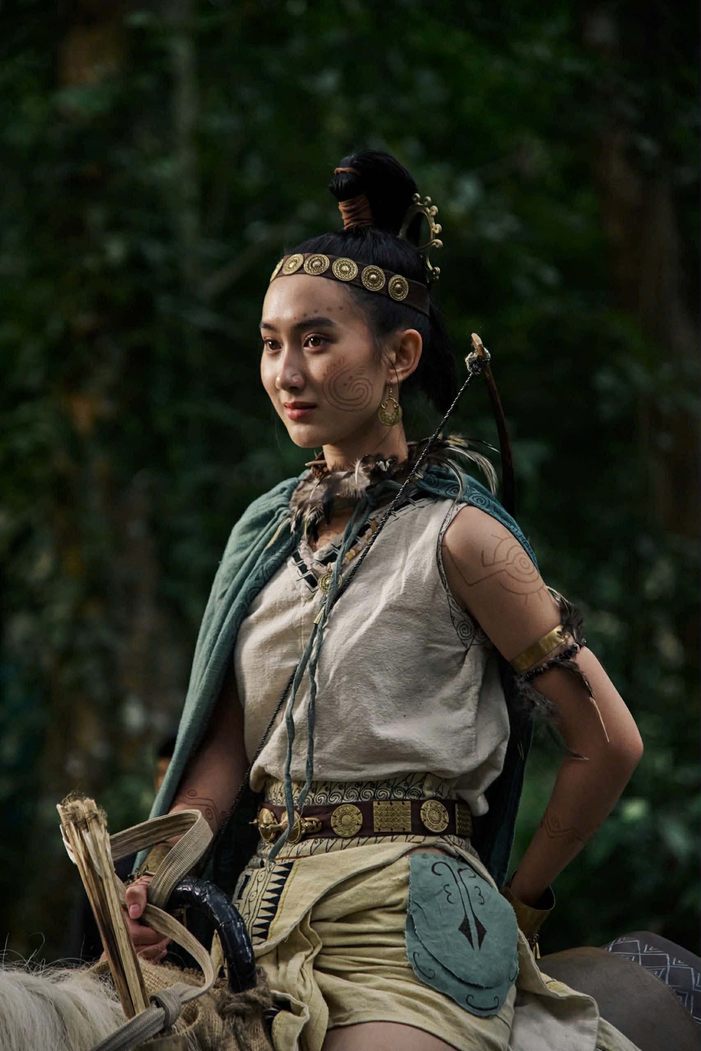 Trang phục trong phim “Huyền tình Dạ Trạch”: Khi văn hóa Đông Sơn bước lên màn bạc - Ảnh 4.