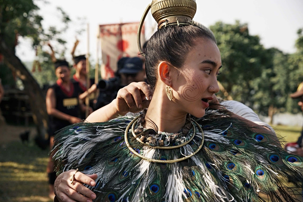 Trang phục trong phim “Huyền tình Dạ Trạch”: Khi văn hóa Đông Sơn bước lên màn bạc - Ảnh 3.