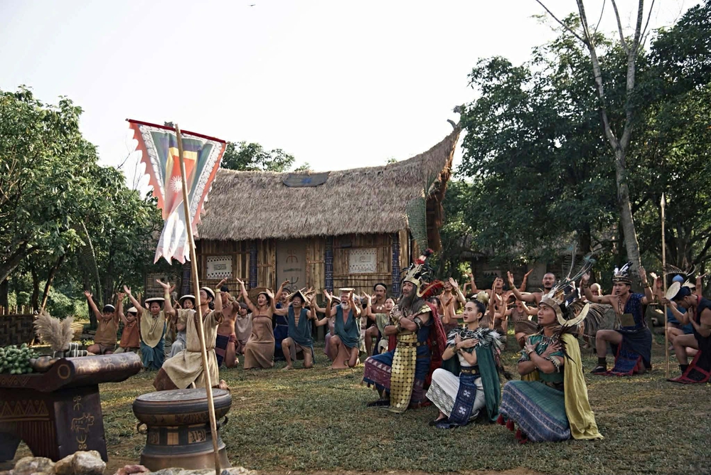 Trang phục trong phim “Huyền tình Dạ Trạch”: Khi văn hóa Đông Sơn bước lên màn bạc - Ảnh 5.