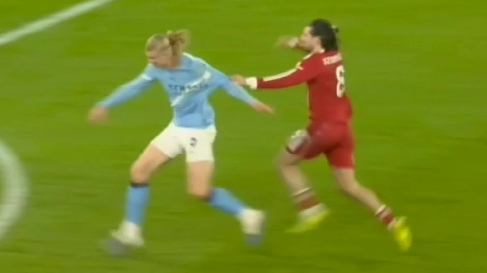 Premier League giải thích lý do hủy bàn thắng của Man City và Szoboszlai nhận thẻ đỏ sau tình huống tranh cãi - Ảnh 1.