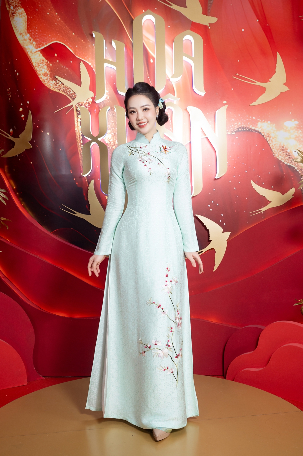 Dấu ấn BST áo dài "Thanh Xuân" của NTK Ngọc Lan trên sóng truyền hình quốc gia - Ảnh 8.