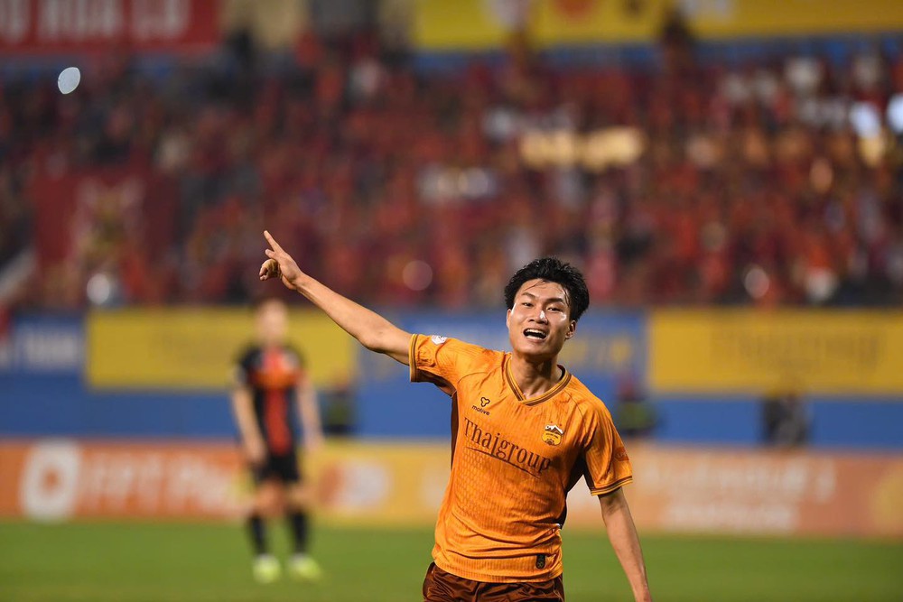 Dàn sao U23 Việt Nam khuấy đảo cuộc đua trụ hạng V-League - Ảnh 2.