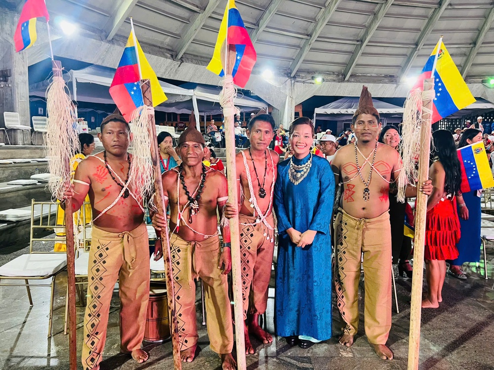 "Vietnam 1102": Khi văn hoá Việt Nam được kể lại từ những bộ trang phục các dân tộc - Ảnh 7.