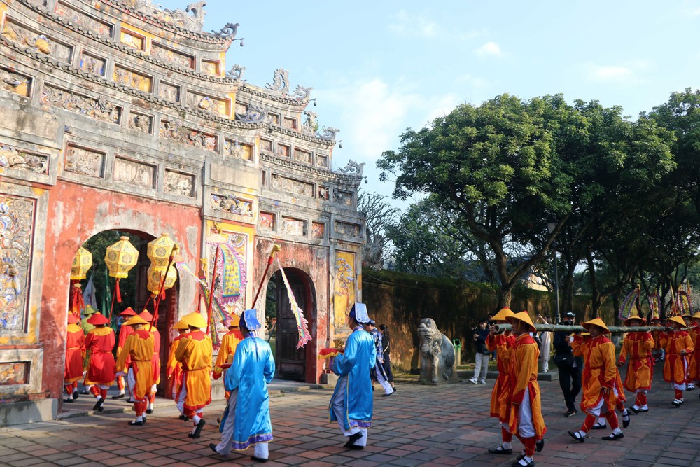Báo Xuân - Tết cung đình, sông nước và mây ngàn - Ảnh 1. Báo Xuân - Tết cung đình, sông nước và mây ngàn - Ảnh 1.