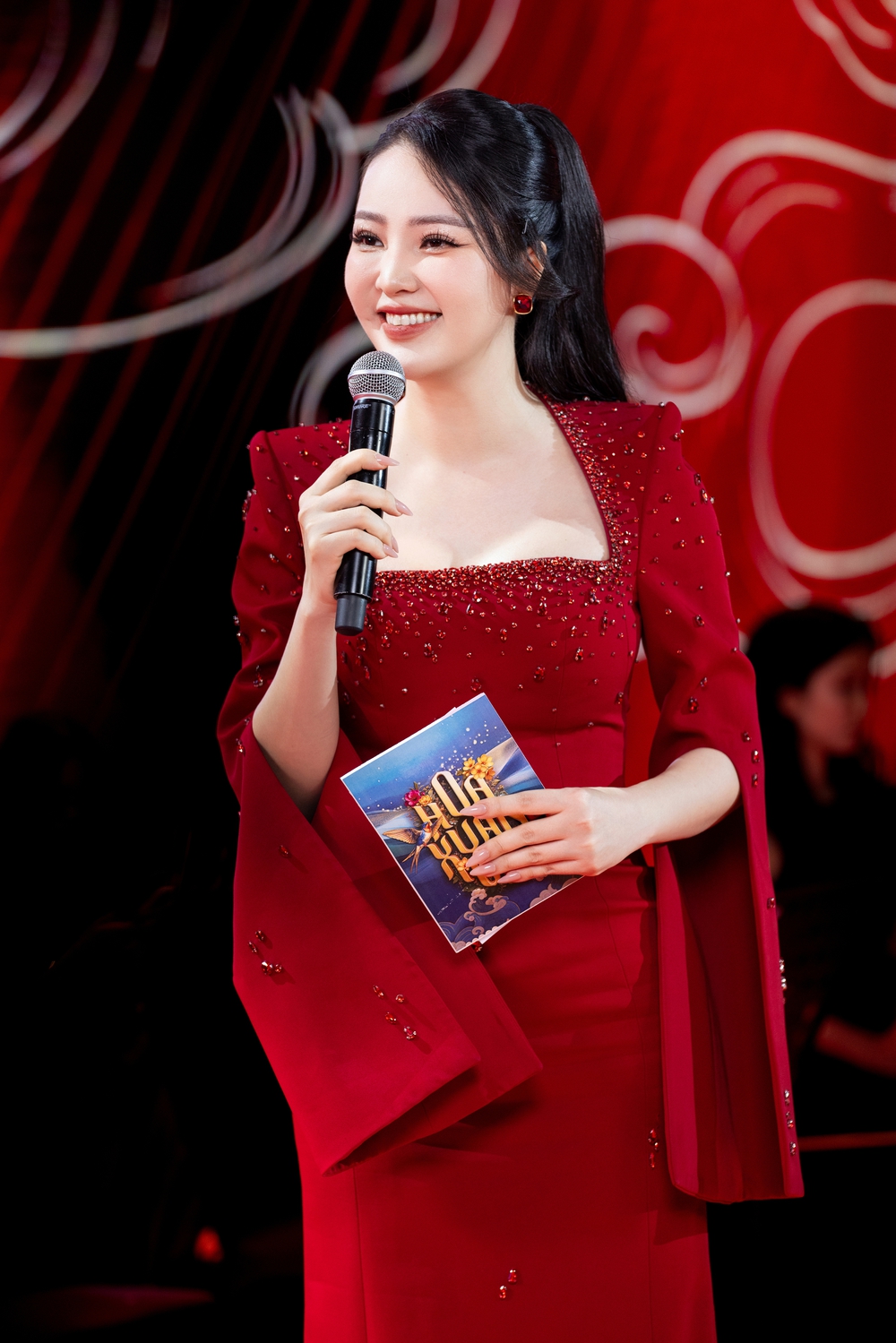 Dấu ấn BST áo dài "Thanh Xuân" của NTK Ngọc Lan trên sóng truyền hình quốc gia - Ảnh 6.