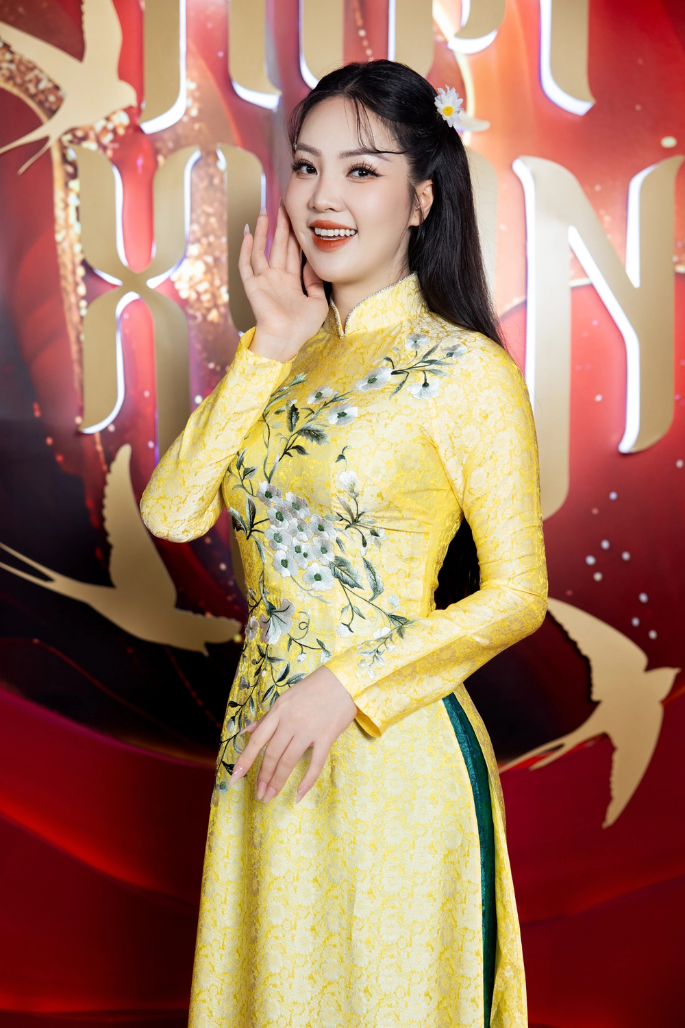 Dấu ấn BST áo dài "Thanh Xuân" của NTK Ngọc Lan trên sóng truyền hình quốc gia - Ảnh 2.