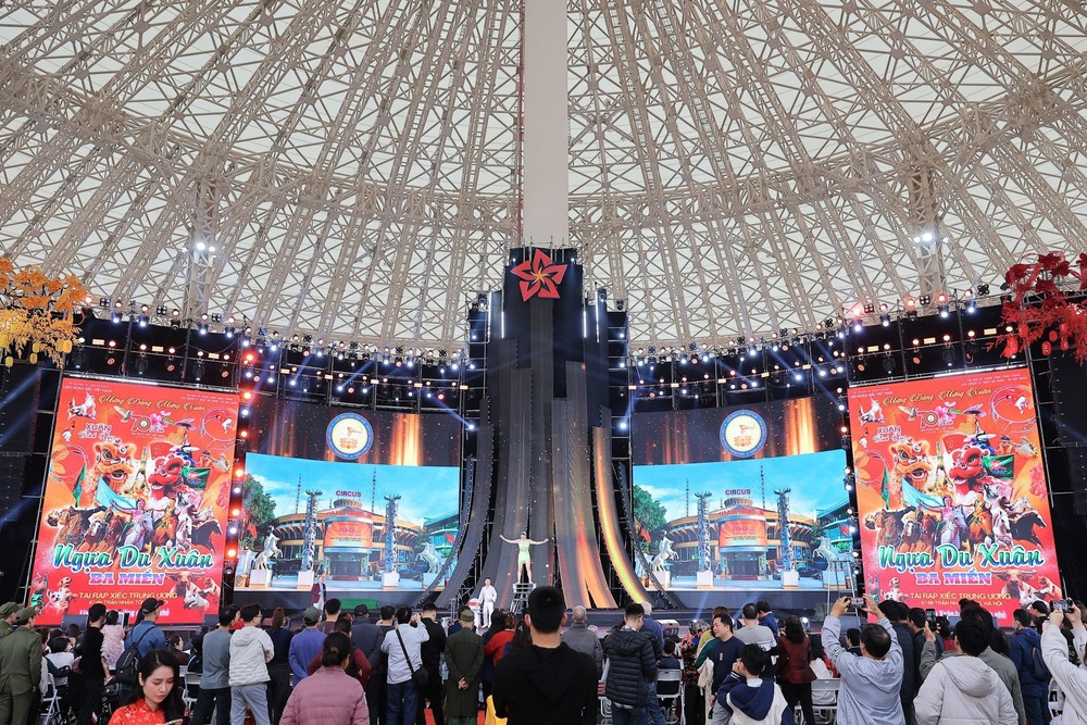 Hội chợ Mùa Xuân 2026: Sôi động các chương trình nghệ thuật phục vụ du khách - Ảnh 1.