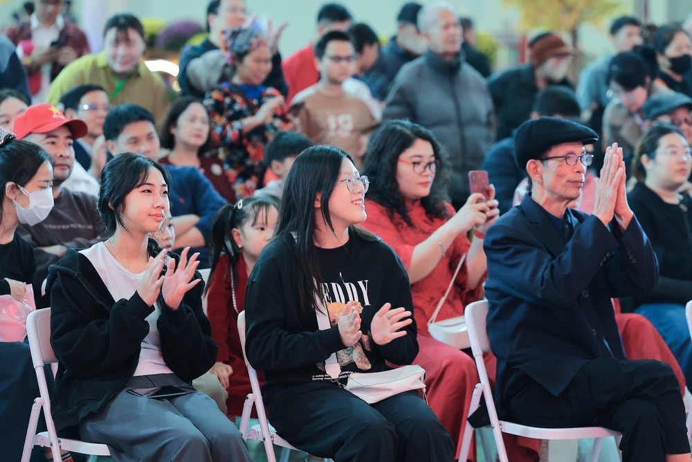 Hội chợ Mùa Xuân 2026: Sôi động các chương trình nghệ thuật phục vụ du khách - Ảnh 2.