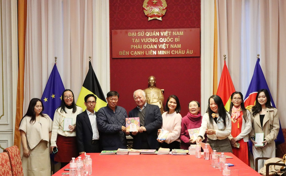 Lan tỏa giá trị văn hóa Việt, thắt chặt nghĩa tình với kiều bào tại Vương quốc Bỉ - Ảnh 1.