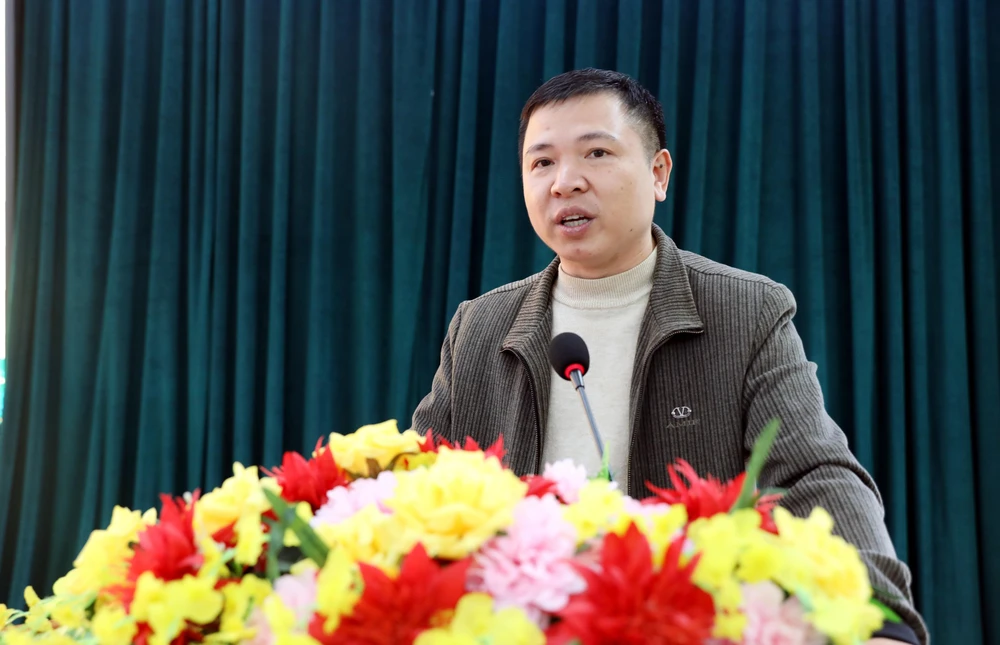 TTXVN trao tặng quà Tết cho các hộ gia đình khó khăn xã Tân Trào, Tuyên Quang - Ảnh 2.