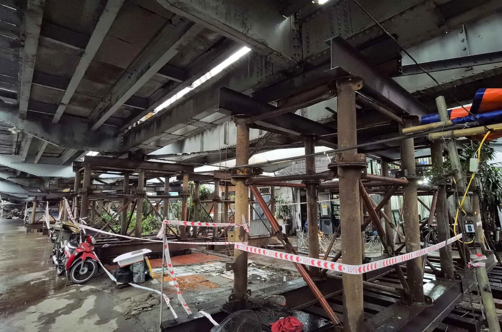 Vượt mưa rét, khẩn trương khắc phục sự cố trên cầu Long Biên - Ảnh 12.