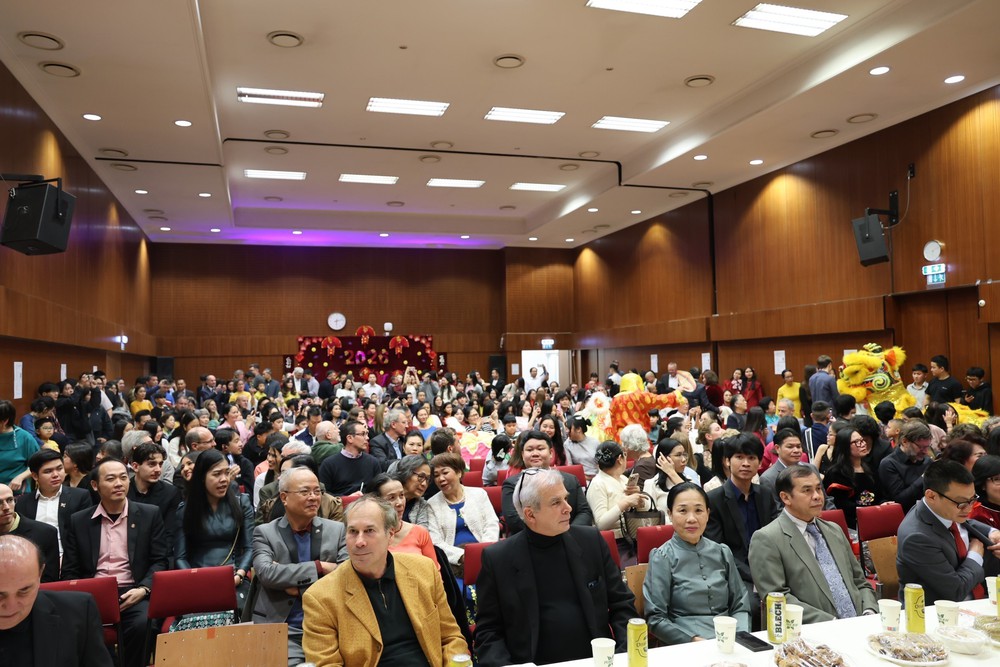 Xuân Bính Ngọ 2026: Hương xuân vẹn nguyên, hồn Việt lan tỏa tại Áo - Ảnh 1.