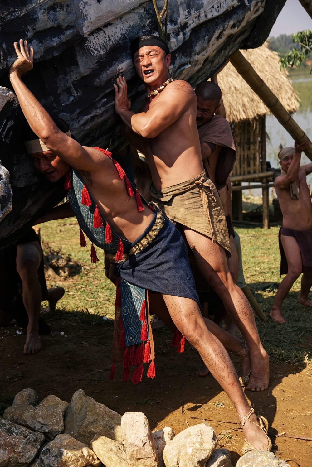 Trang phục trong phim “Huyền tình Dạ Trạch”: Khi văn hóa Đông Sơn bước lên màn bạc - Ảnh 4.