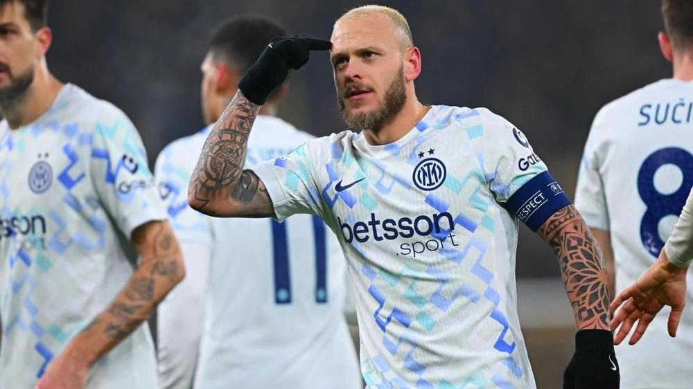 Inter thẳng tiến: Roberto Carlos “chỉ còn là cái tên” - Ảnh 1.