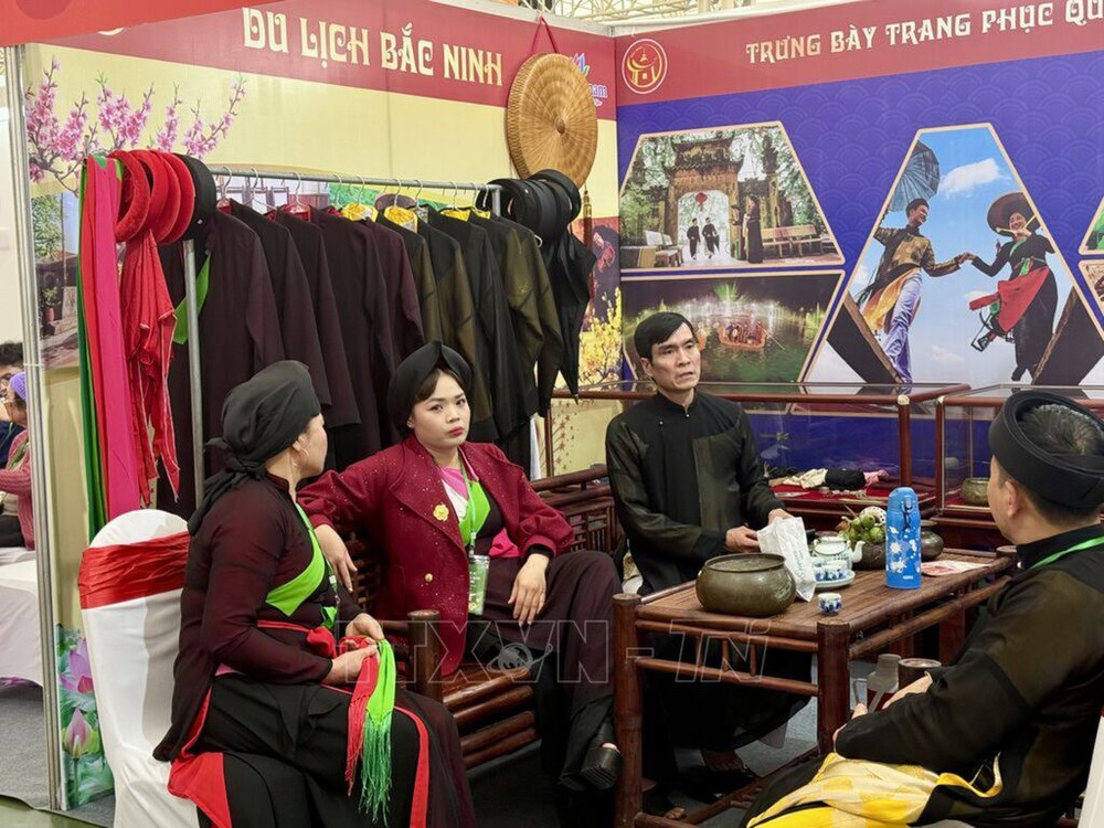 Hội chợ Mùa Xuân 2026: Người về, tiếng quan họ theo chân - Ảnh 2.