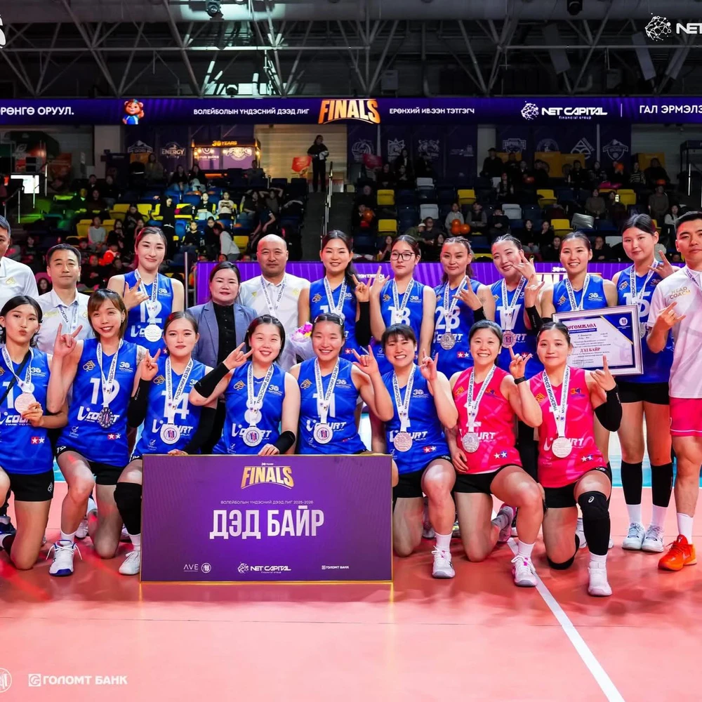 Lý Thị Luyến (số 19) cùng đồng đội ở CLB Hobby Ace giành ngôi á quân giải bóng chuyền Mông Cổ mùa 2025-2026