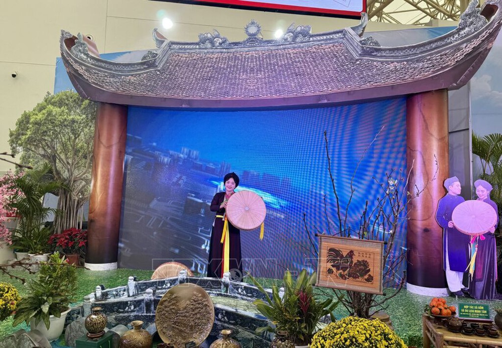 Hội chợ Mùa Xuân 2026: Người về, tiếng quan họ theo chân - Ảnh 1.