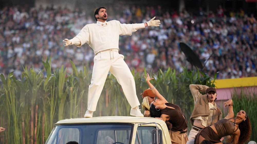 Siêu sao Grammy 'thắp lửa' Super Bowl LX với màn trình diễn bùng nổ - Ảnh 1.