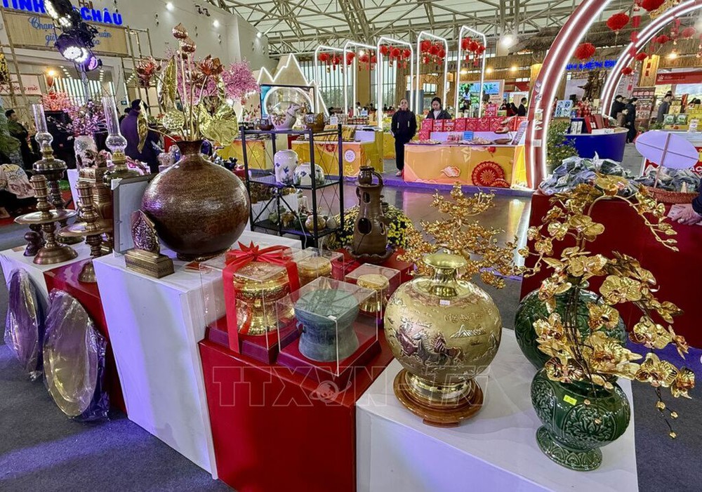 Hội chợ Mùa Xuân 2026: Người về, tiếng quan họ theo chân - Ảnh 3.