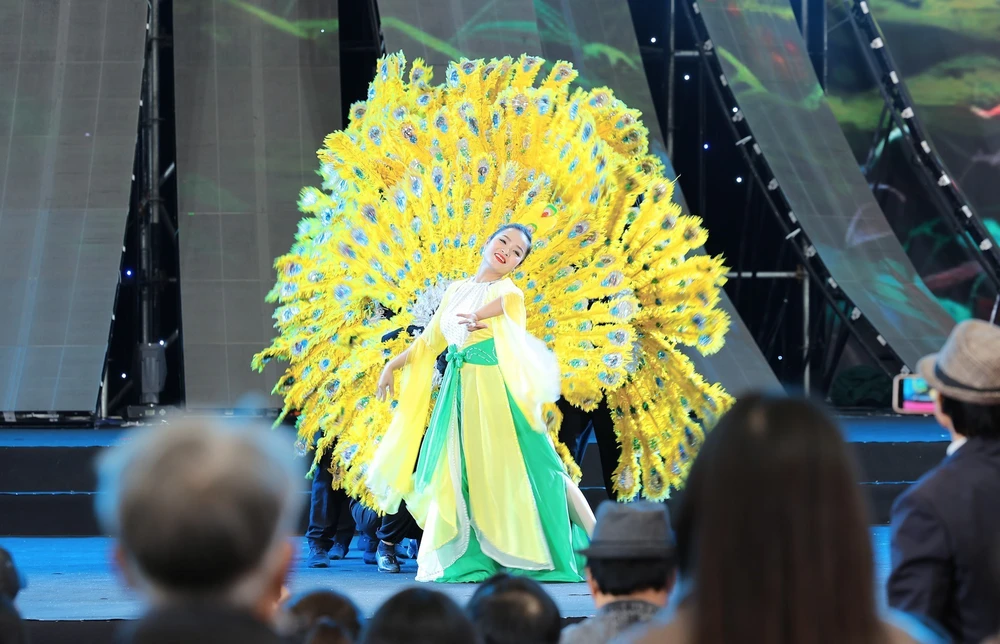 Chương trình "Sắc Xuân Bính Ngọ 2026" được giới trẻ quan tâm tại Hội chợ Mùa Xuân - Ảnh 2.