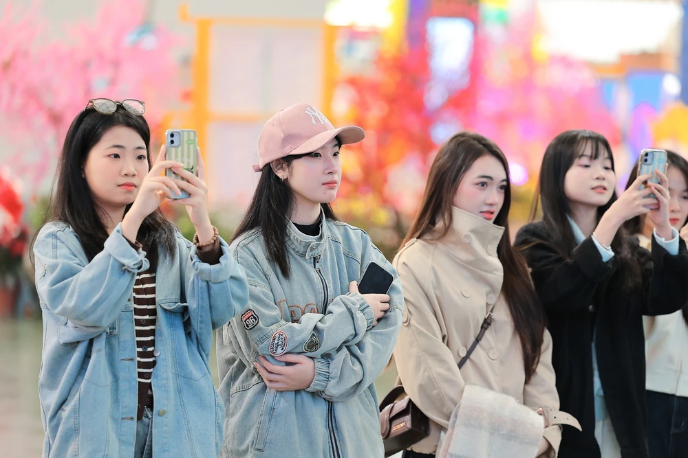 Chương trình "Sắc Xuân Bính Ngọ 2026" được giới trẻ quan tâm tại Hội chợ Mùa Xuân - Ảnh 7.