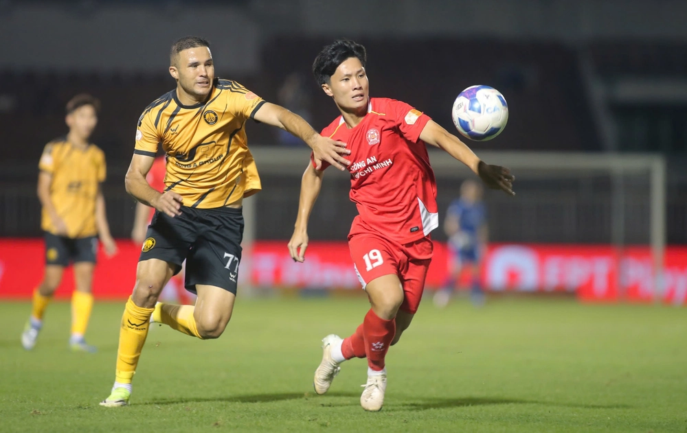 CLB Công an TP.HCM chông chênh đường đua huy chương V-League - Ảnh 2.