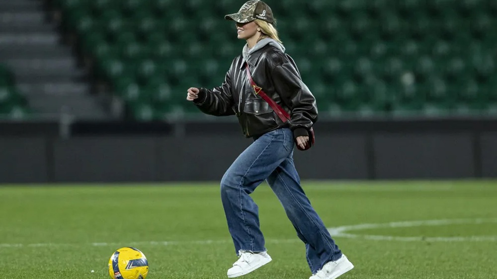 Sydney Sweeney "gây bão" với màn ăn mừng giống ngôi sao MU - Ảnh 2.