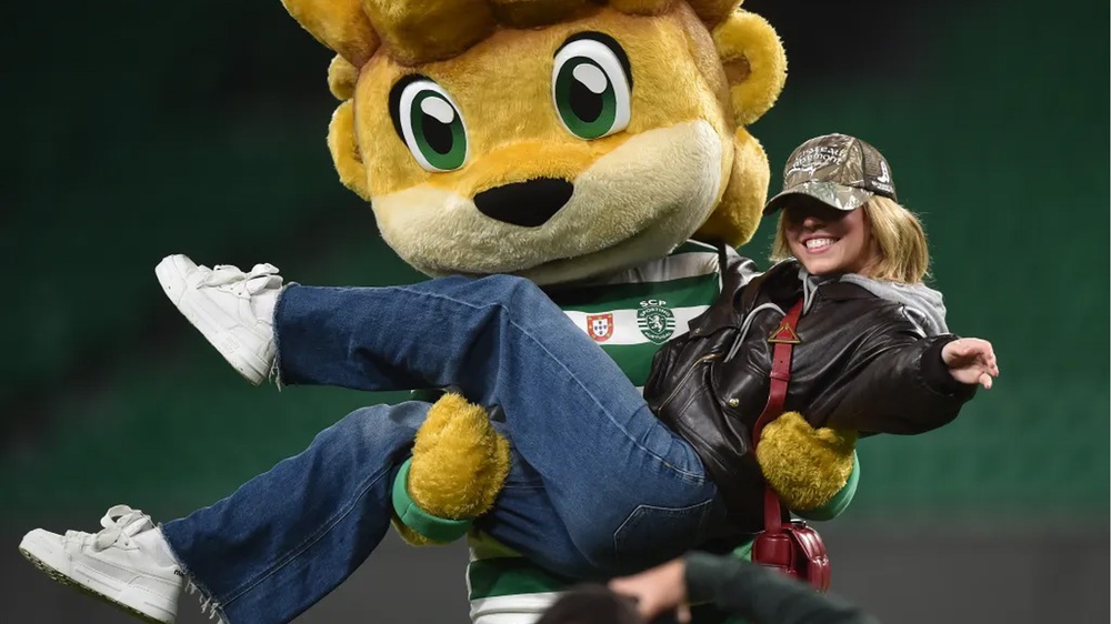 Sydney Sweeney "gây bão" với màn ăn mừng giống ngôi sao MU - Ảnh 3.