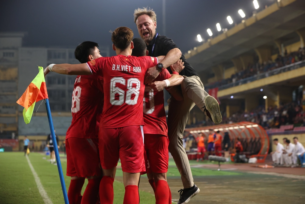 “Bắt hình dong” V-League - Ảnh 1. “Bắt hình dong” V-League - Ảnh 1.