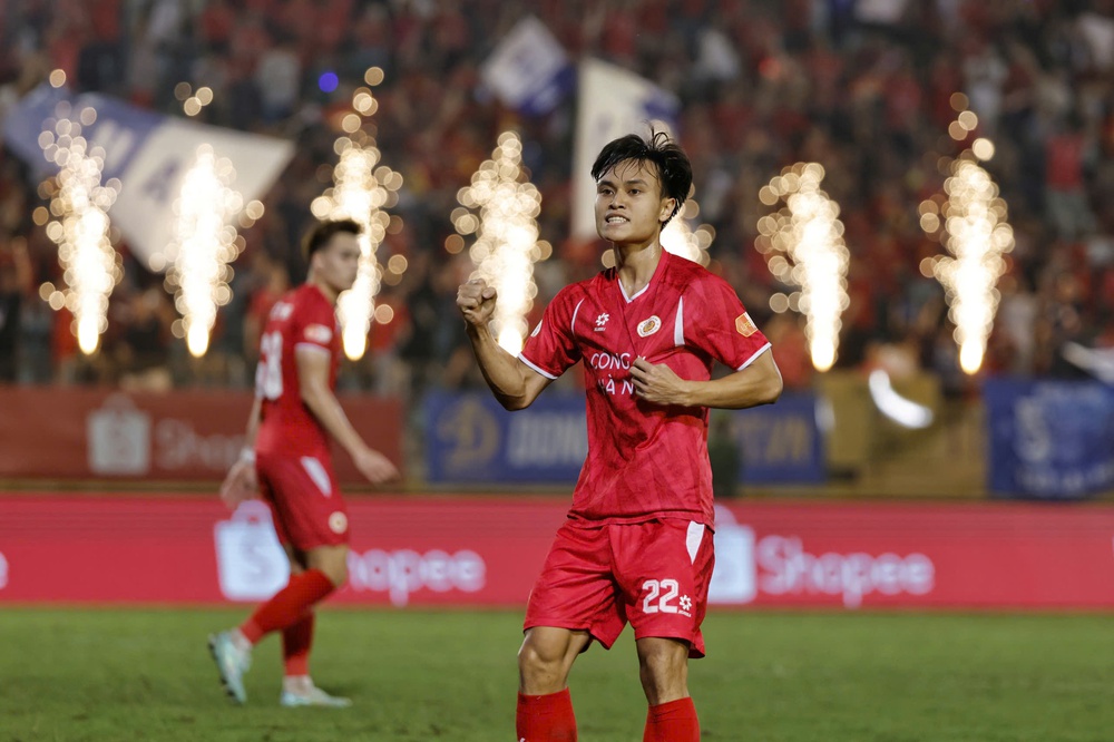 Bóng lăn trong tuần: Đừng vì một cái cây đổ... - Ảnh 1. Bóng lăn trong tuần: Đừng vì một cái cây đổ... - Ảnh 1.