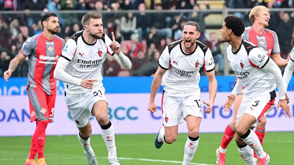 Cremonese - Milan 0-2: Milan càng đá càng “phế” - Ảnh 1.