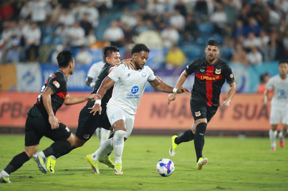 HLV Vũ Hồng Việt nói điều bất ngờ về Xuân Son sau khi dứt 10 trận không thắng - Ảnh 1.